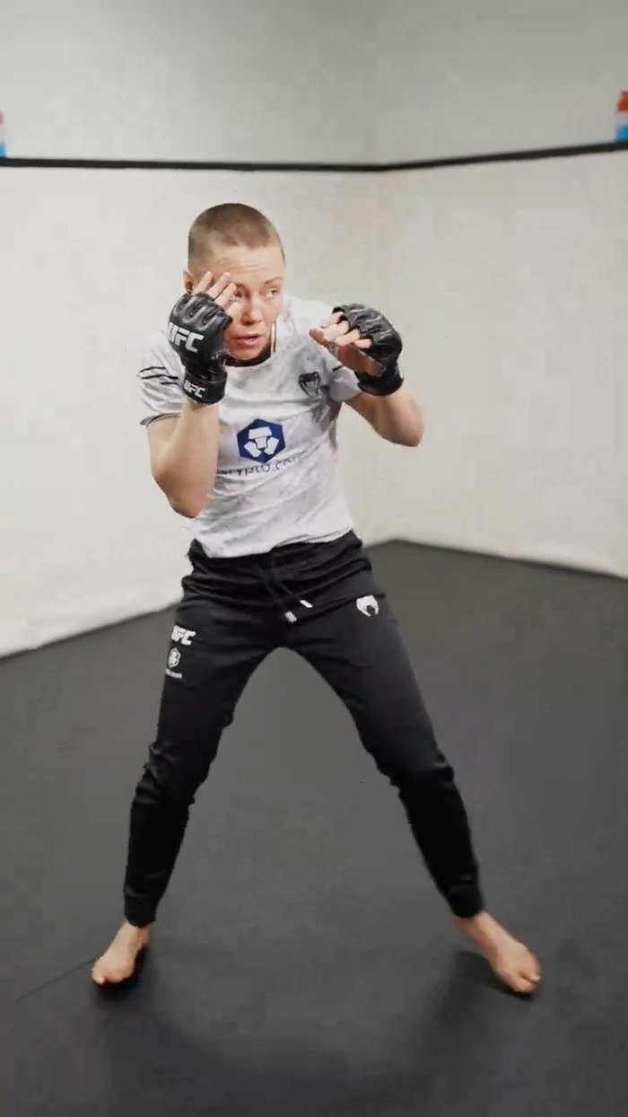 罗斯娜玛尤纳斯rosenamajunas正在赛前热身