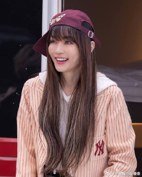 你跟我说这姐50岁啦?|谢金燕_新浪新闻