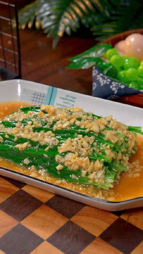 春天正是吃韭菜的季节这样做出来的蒜蓉韭菜真的太香太好吃了