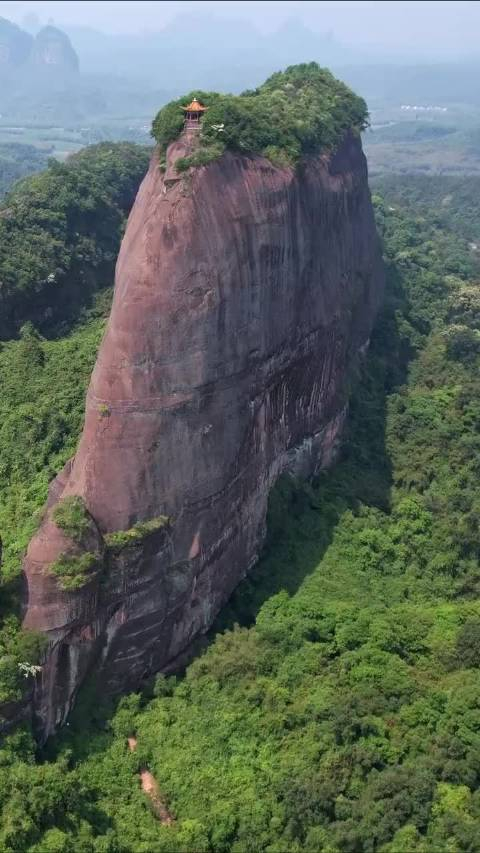 大自然的鬼斧神工,丹霞山的阳元石,厉害了!