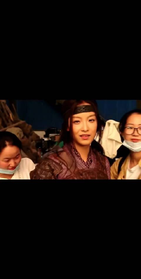 奇门遁甲倪妮第一次饰演侠女,威亚戏份吊了吐