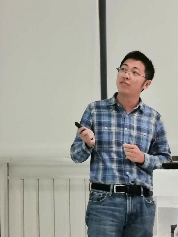 优秀!26岁西安小伙儿,任大学副教授!