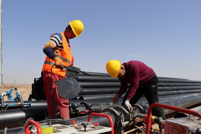 定边追赶春光绘就现代春耕备耕图