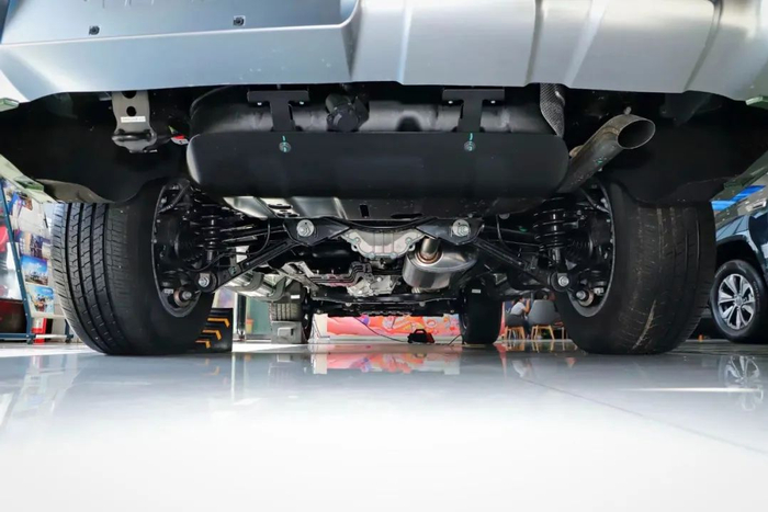 20tzf8at油耗87l轴距超2米8提供7座舒适大梁车