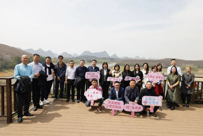 看发展亮点谋合作领域30余名企业家考察贵安新区