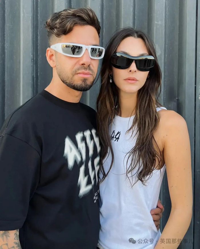 跟马斯克生仨娃后,前女友官宣新恋情!