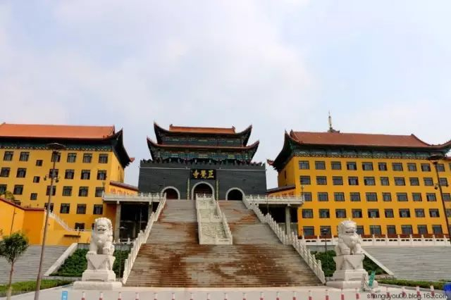 正觉寺乘车报名电话:刘先生:13754776077运行时间:根据乘客需求,满20