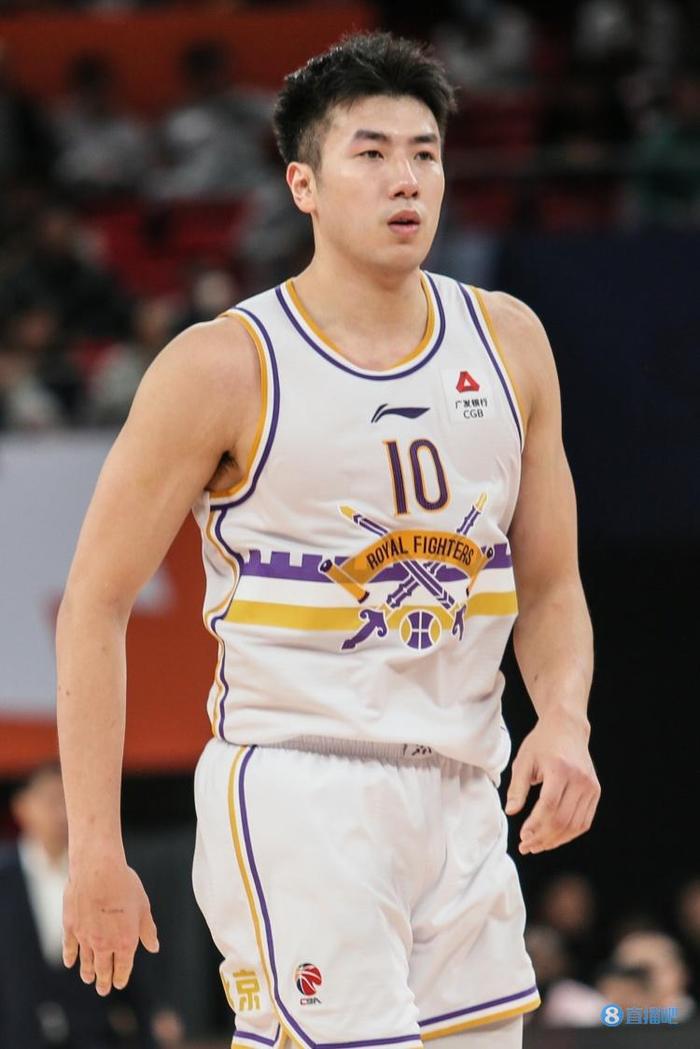 有失水准!邹雨宸6投1中 得到5分3篮板1助攻&正负值为-16