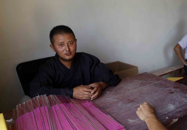 安徽80后小伙古庙隐居10年,生活全靠香火钱,一个月