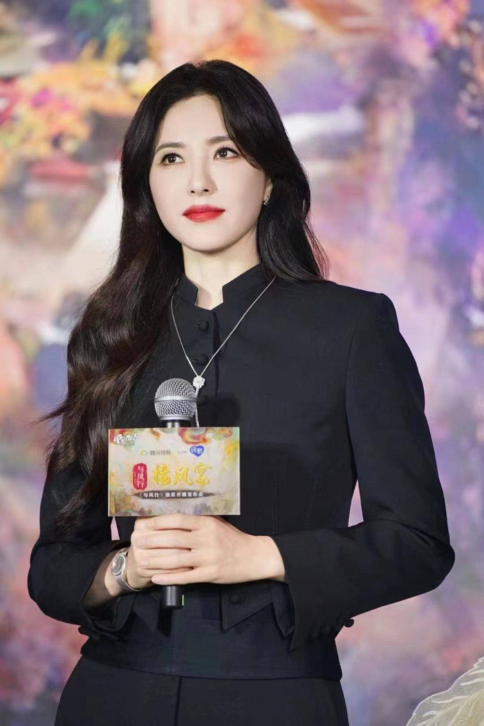 优雅女神放飞破圈,曾黎:敞开的心让自己更加自由|曾黎_新浪新闻