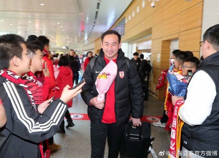 谭龙:期待本周末主场与球迷一起战斗|长春亚泰|谭龙_新浪新闻