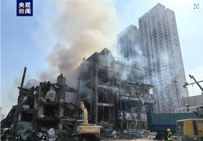 燕郊爆炸现场发生谈他的楼房 图片来自央视新闻