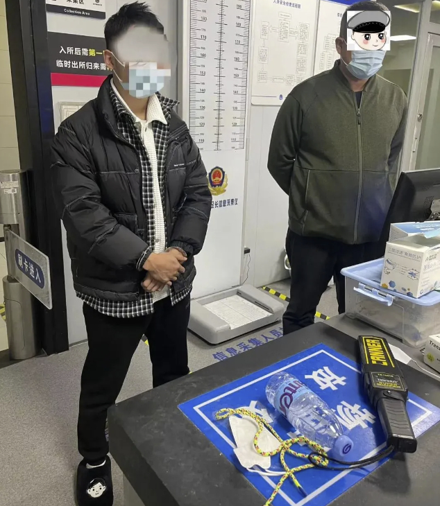 奋勇查缉,打掉团伙专案组侦查发现,一账号名为"梅超风"的网民在国外某