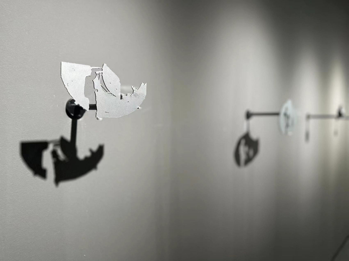 上海外滩美术馆“胡昀：远山”展览现场，《残片》（2024）