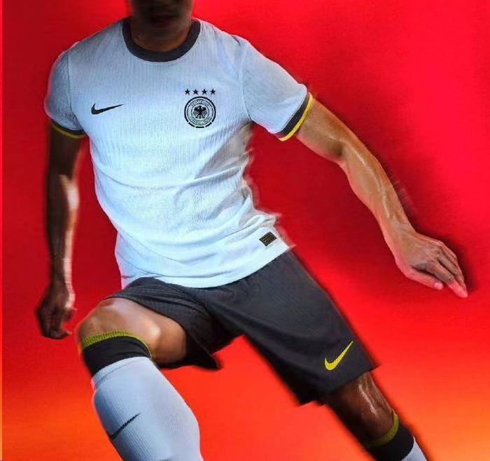 阿迪ceo都傻了德国队改穿nike足协nike给钱太多了嘿嘿