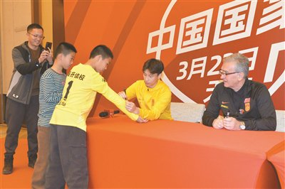 张琳芃暂打消退出想法中新二番战继续作贡献