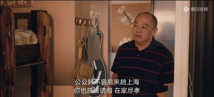 喊亲戚来吃饭,包装成别人来拜见他.