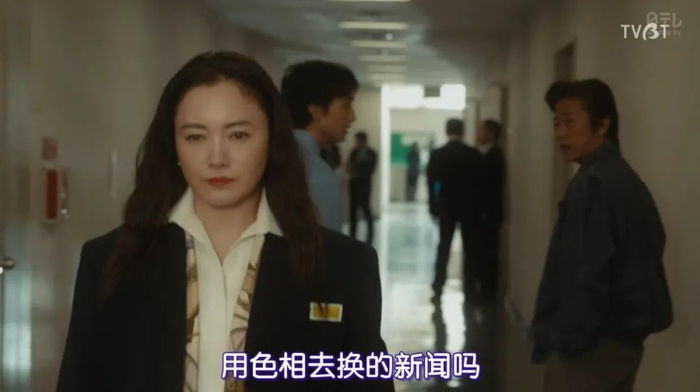 年轻的小令却提出不满,理想主义一定要以伤害身体为代价吗?