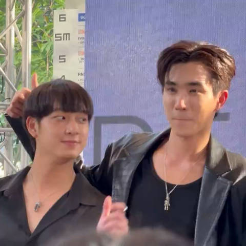 24perthsday23rd连手指也要亲 泡芙啊,忍不住一点! cr.twitter