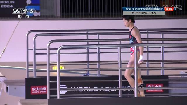 跳水世界杯柏林站女子10米台决赛全红婵6243d干净完美接近0水花