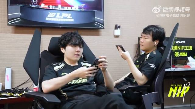 分享赛事麦克风: lpl24春 ep.13 vs rng《all at once》