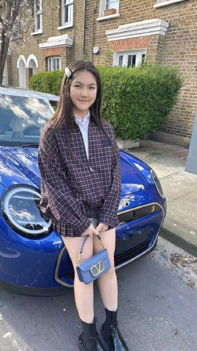 angela在照片中展现出了她的自信和魅力…|李湘|王诗龄|angela_新浪