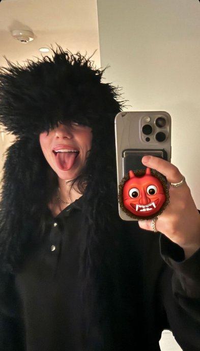 你看起来很好抱|碧梨billie eilish最新自拍|自拍_新浪新闻