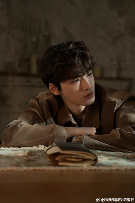 宋亚轩,刘耀文《这是我的岛》路透,刘耀文开车副驾坐着宋亚轩,哇哦!