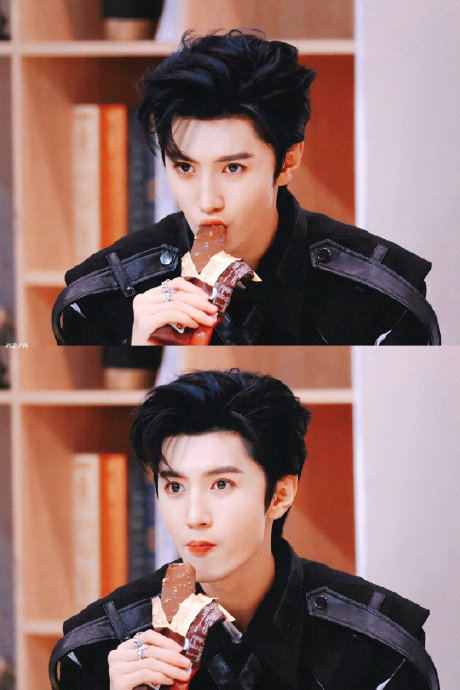 挡脸都依旧帅气 不过远哥什么时候发个正脸自拍啊(九宫格的那种 ) cr