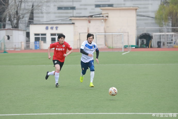 北京球迷看中国明星足球队比赛忆高峰的高光年华|足球