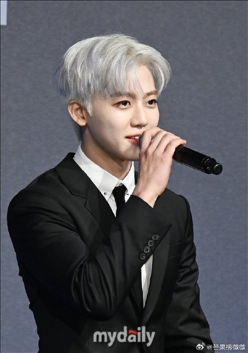 罗渽民|黑色西装_新浪新闻