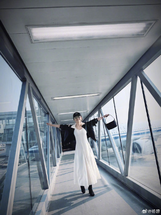 杨蓉|沐浴阳光|白裙_新浪新闻