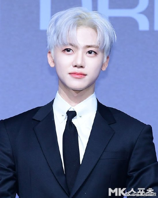 罗渽民|黑色西装_新浪新闻