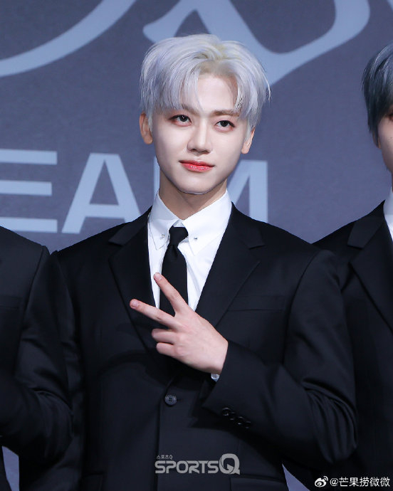 罗渽民|黑色西装_新浪新闻