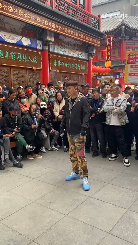 天津李四街头演唱敬昨天