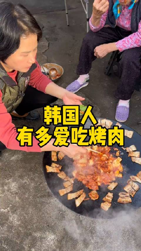 韩国人吃烤肉一定会配上泡菜