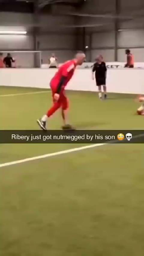 后浪里贝里被儿子掏裆后很沮丧