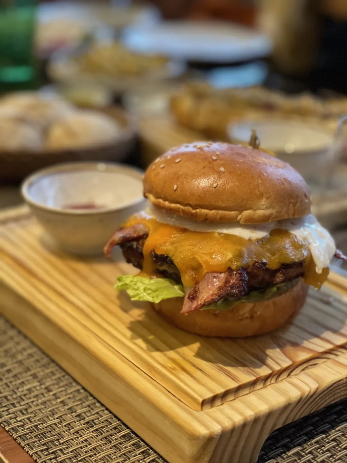 塔也很近,主打美式热狗,汉堡和各种浓度的超级波克(super bock)啤酒