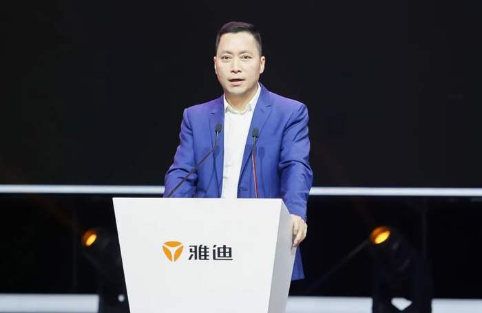 "雅迪,更高端的电动车",这一口号,董经贵喊了10年.