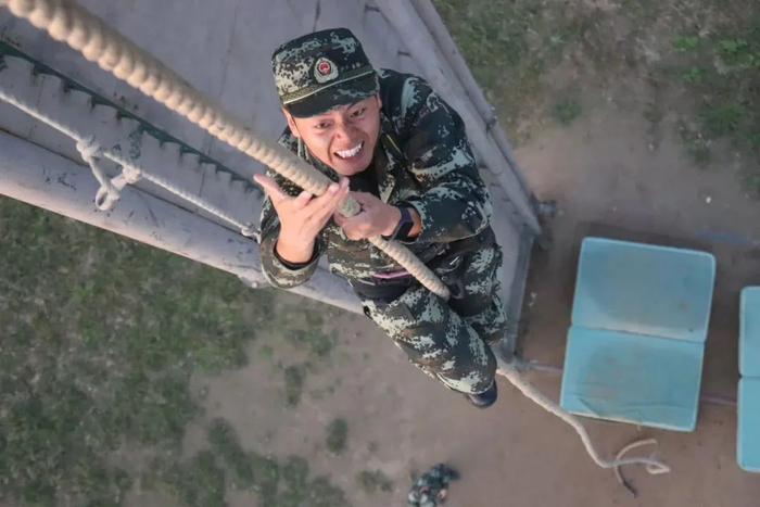 高燃高能听猎鹰突击队尖兵高文状的肺腑之言