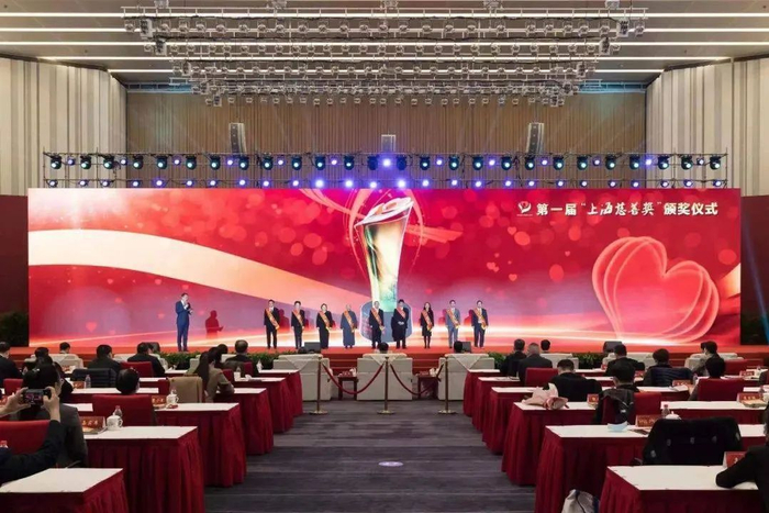 以上海市政府名义对获奖对象进行表彰并颁发证书及奖杯,于今年"上海