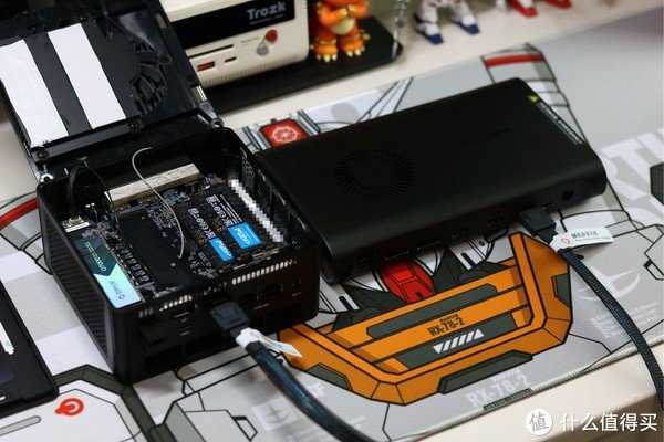 onexgpu壹号显卡侧面的接口,从左到右依次是rj45千兆网口,两个dp接口