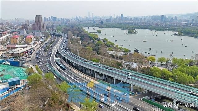 新下桥匝道的建设旨在有效缓解顺河高架下桥压力,优化城市交通环境.