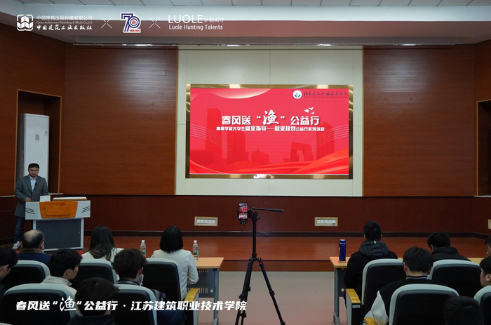 庞静招生就业处副处长 陈尹刚招生就业处处长 徐筱明党委委员,副校长