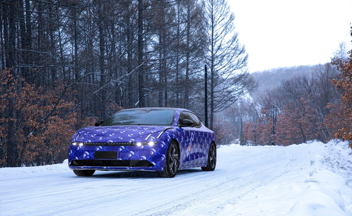 领克zero纯电轿车实车亮相下月将在欧洲发布