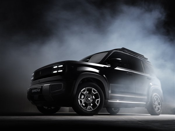 年轻人首台电动路虎卫士宝骏悦也plus官图发布全黑贼帅