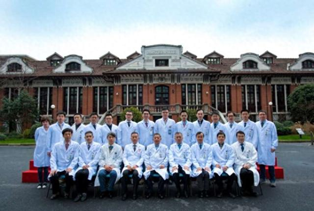 沈柏用团队合影。瑞金医院供图