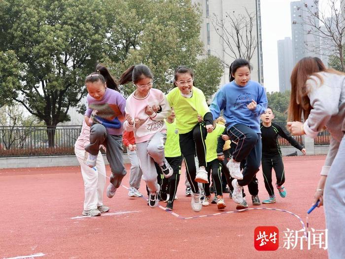 建邺区举办第九届运动会青少年部阳光体育校园花样跳绳联赛