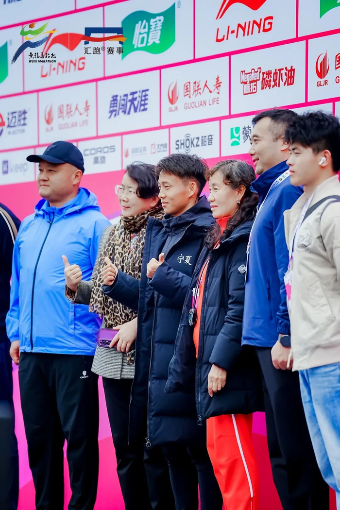 无锡马拉松赛后颁奖仪式。