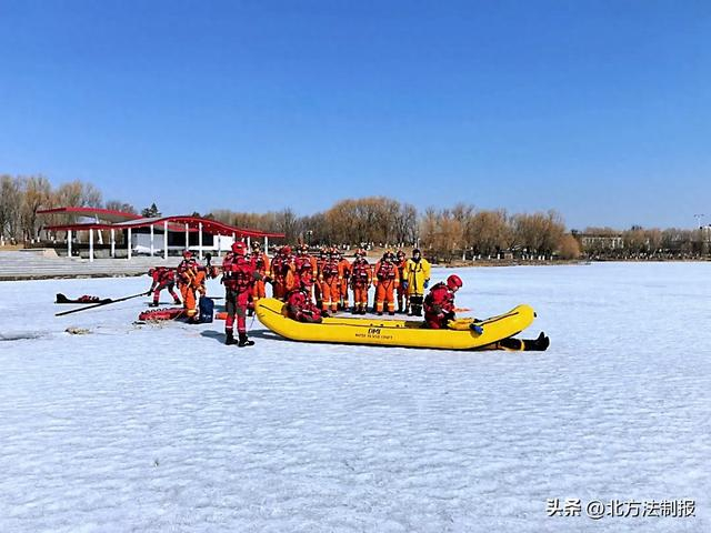 春季水域冰面救援演练 春季踏春安全先行|冰面|救援|水域_新浪新闻